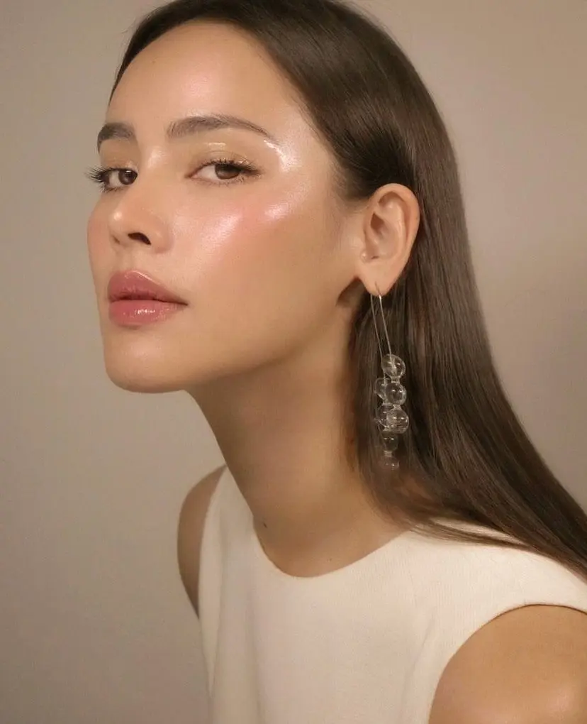 Effortlessly radiant natural makeup look
