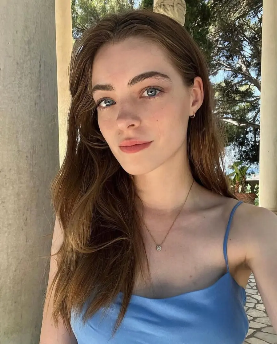 Effortlessly radiant natural makeup style