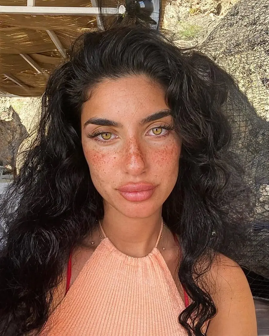 Effortlessly radiant makeup with natural textures