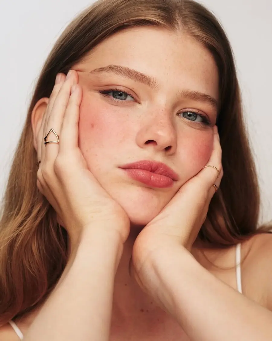 Effortless beauty with radiant, natural tones