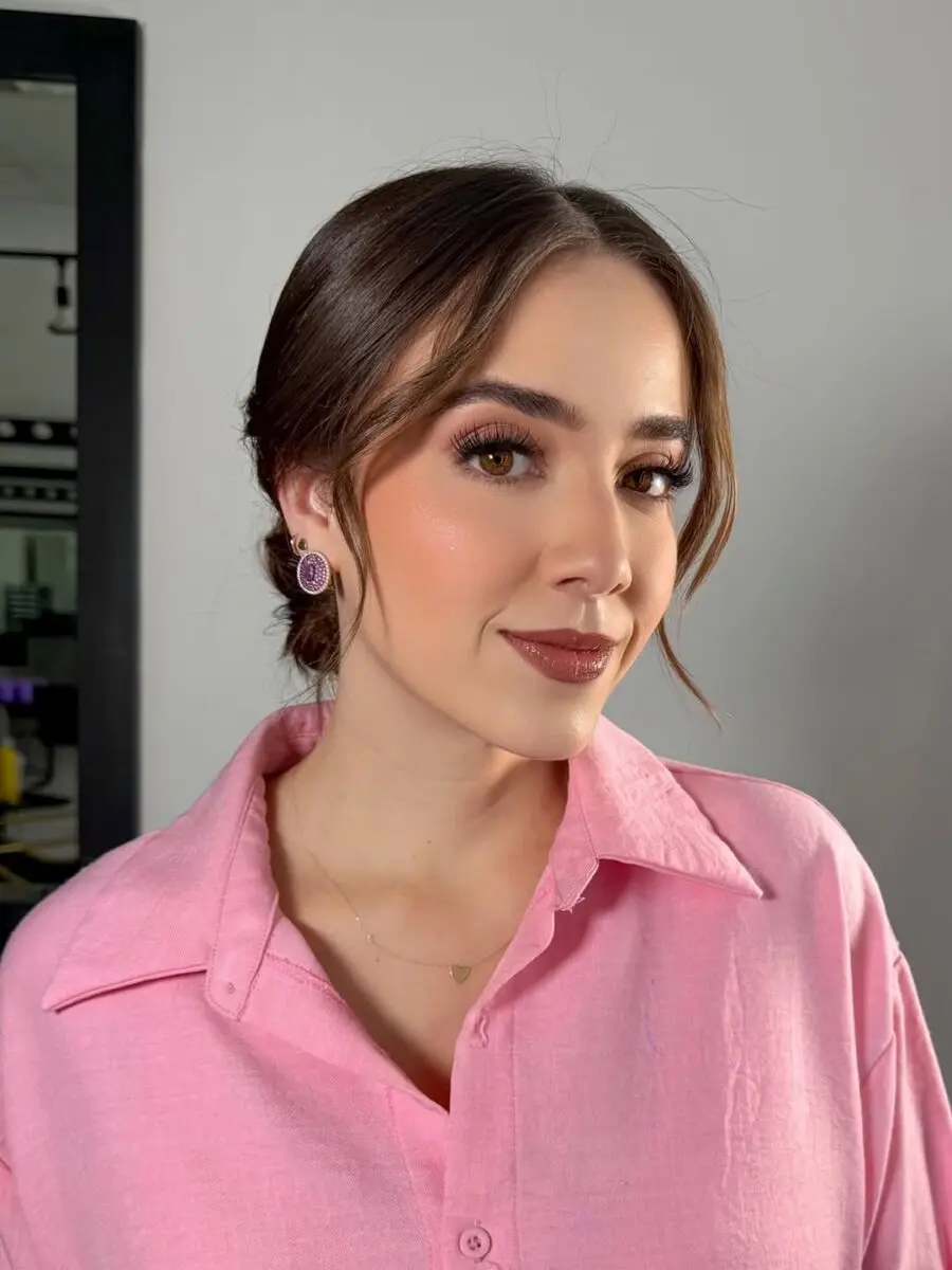 Chic natural makeup for a fresh look