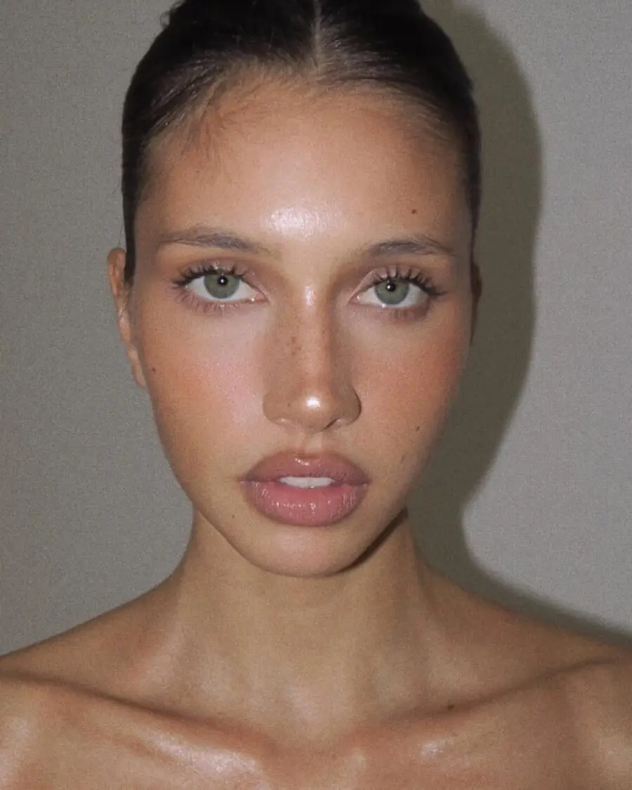 Effortlessly radiant natural makeup look captured