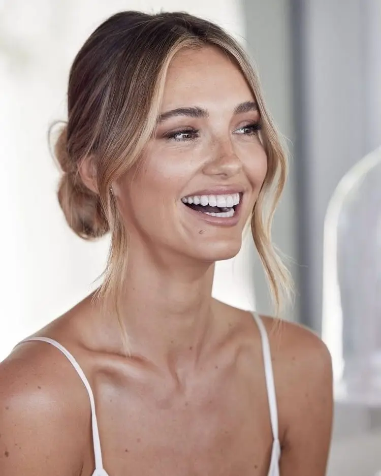 Effortless glow with soft natural makeup