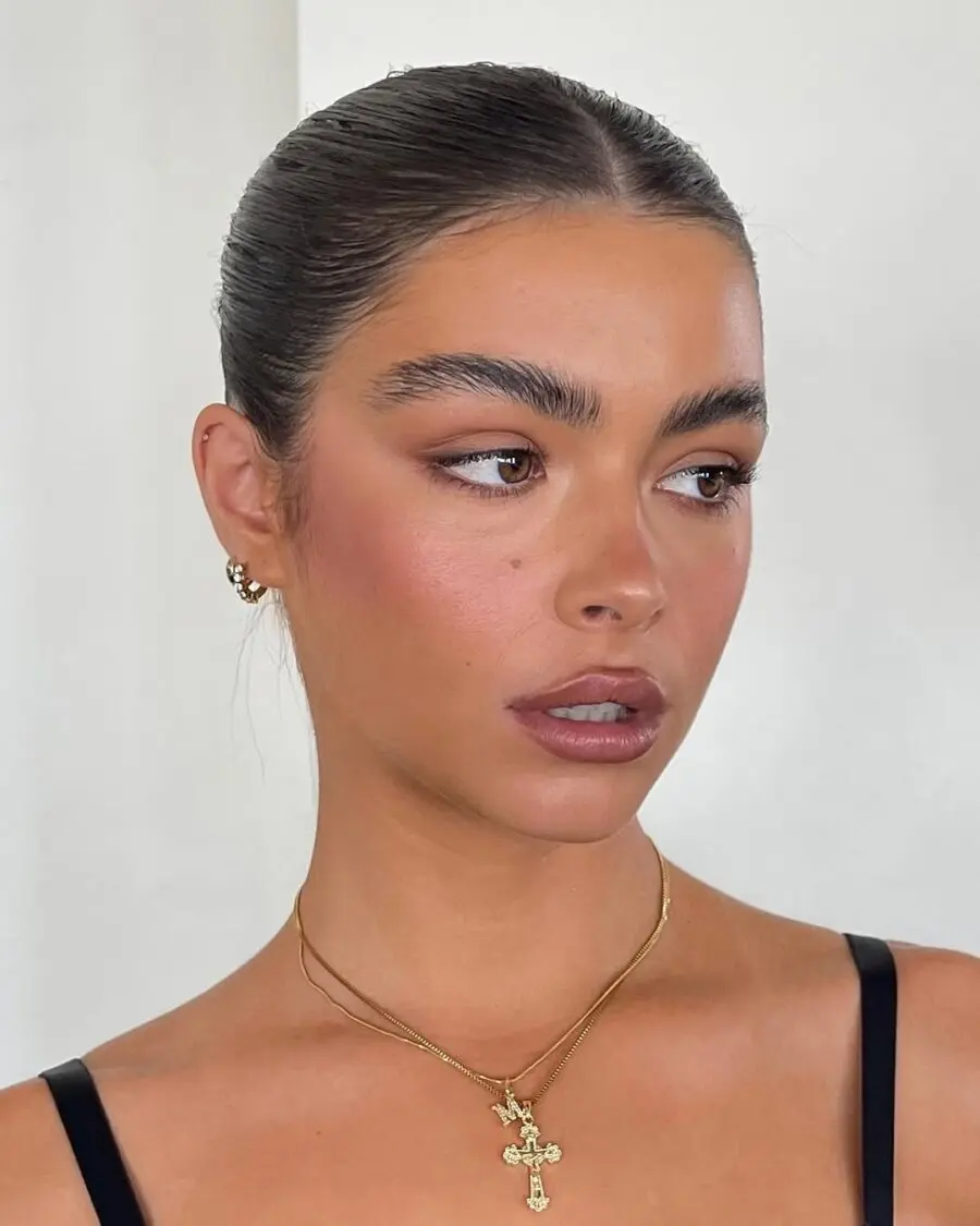 Elegant natural makeup with soft rose tones