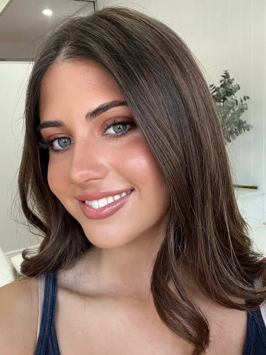 Effortlessly radiant natural makeup look