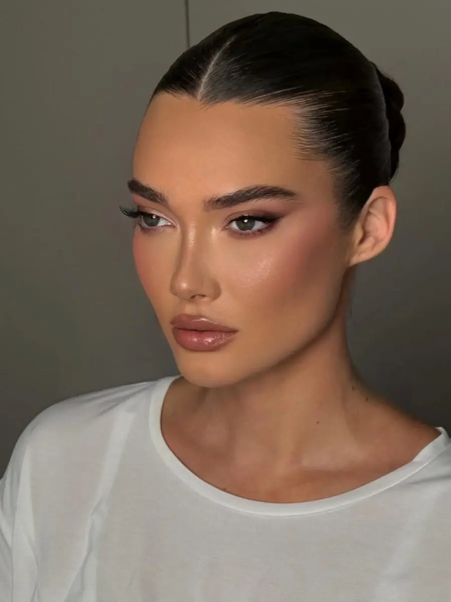 Elegant natural makeup with a radiant glow