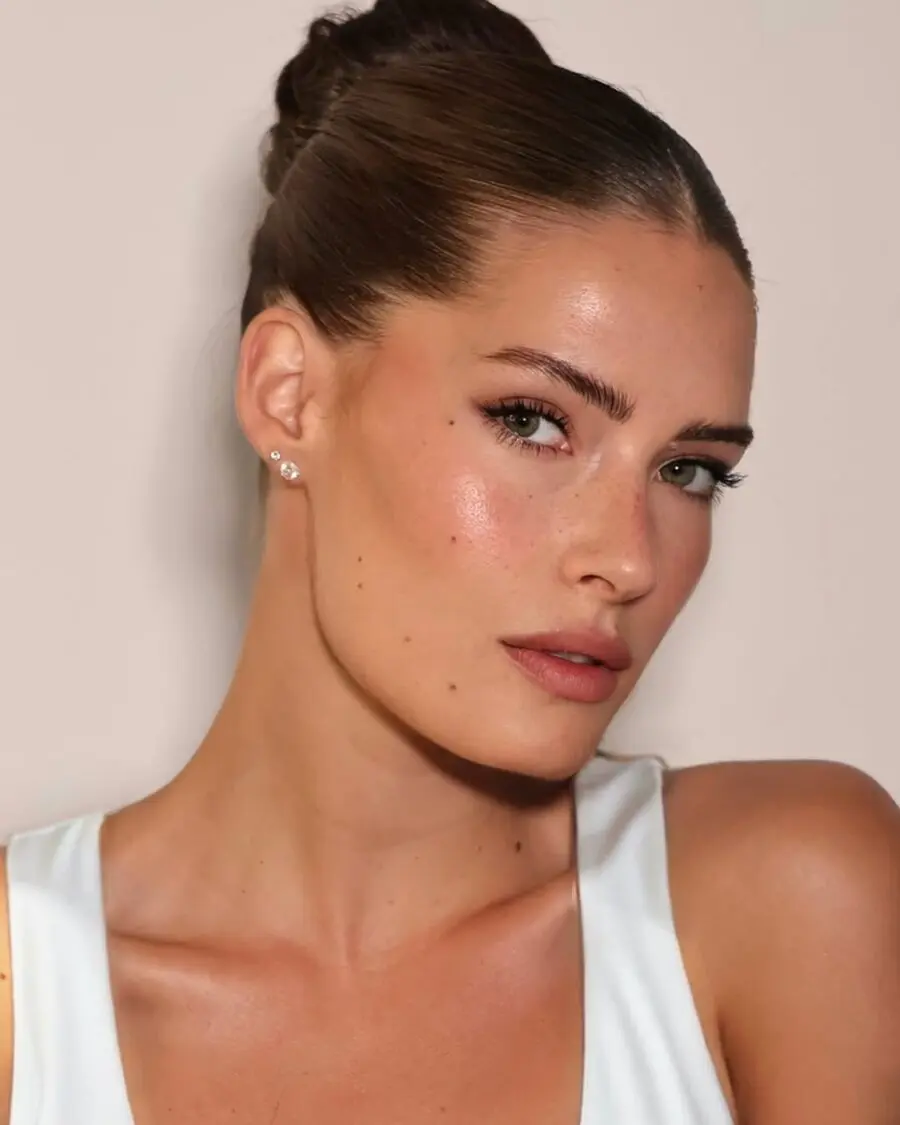 Effortlessly radiant natural makeup look