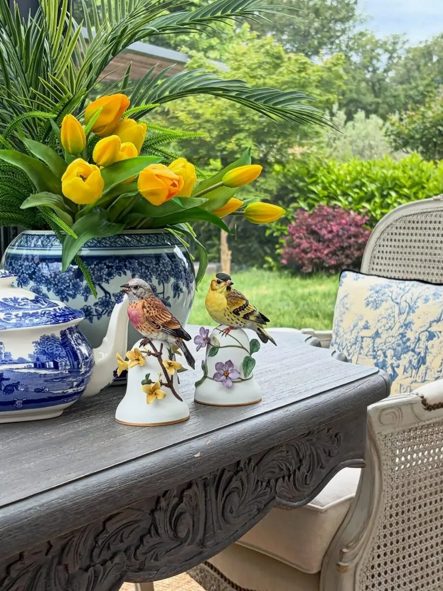Charming table centerpiece with birds and blooms