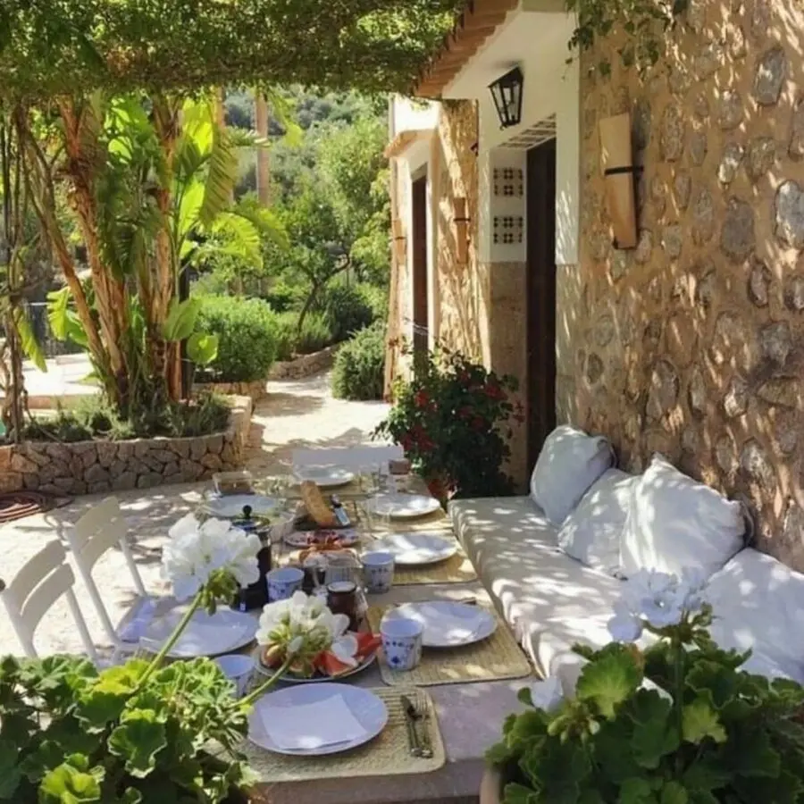 Charming Garden Table for Outdoor Dining