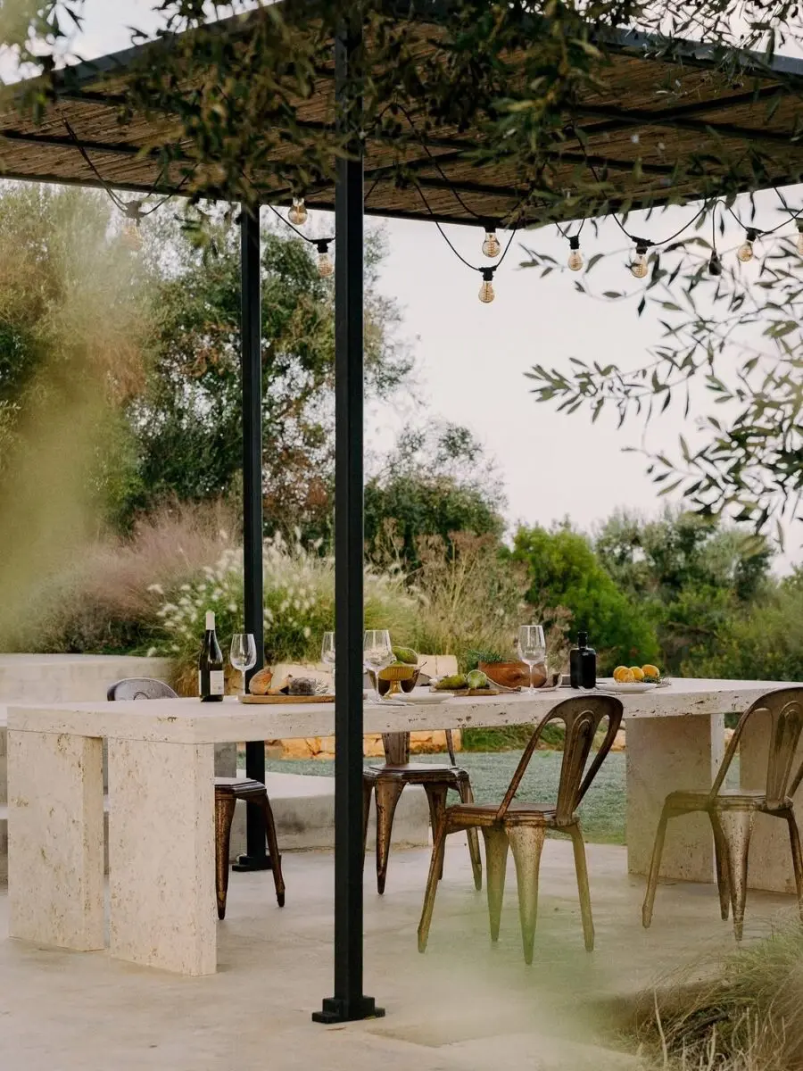Elegant outdoor dining under natural canopy