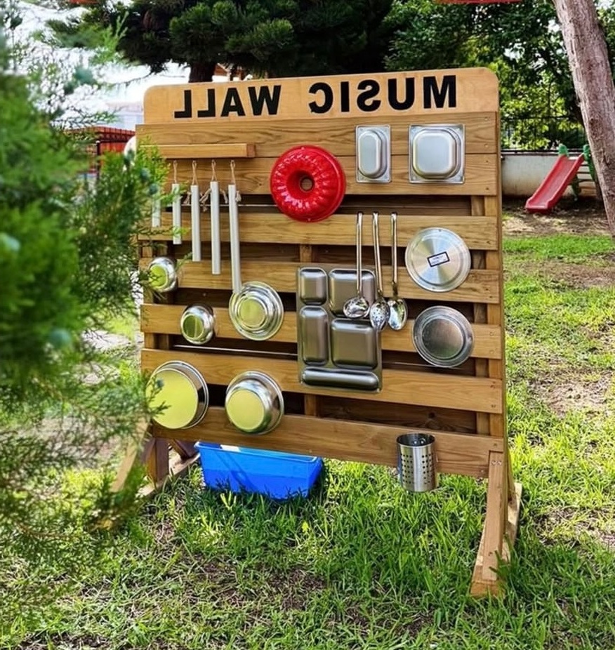 Engaging music wall decor for young musicians