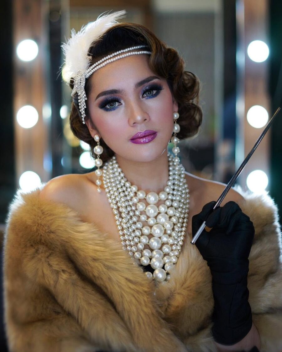 Glamorous 1920s-inspired party makeup