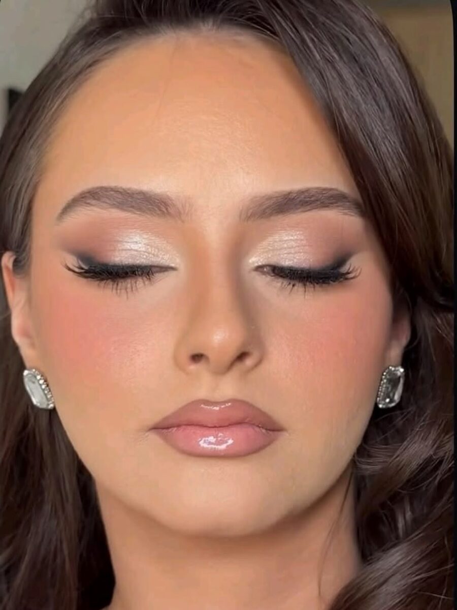 Glamorous Natural Look For Any Occasion
