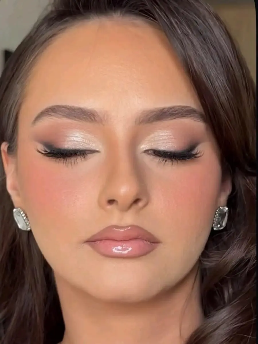 Glamorous Natural Look For Any Occasion