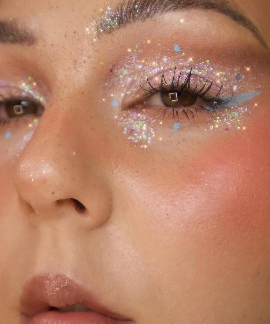 Shimmering Glitter for a Show-Stopping Look