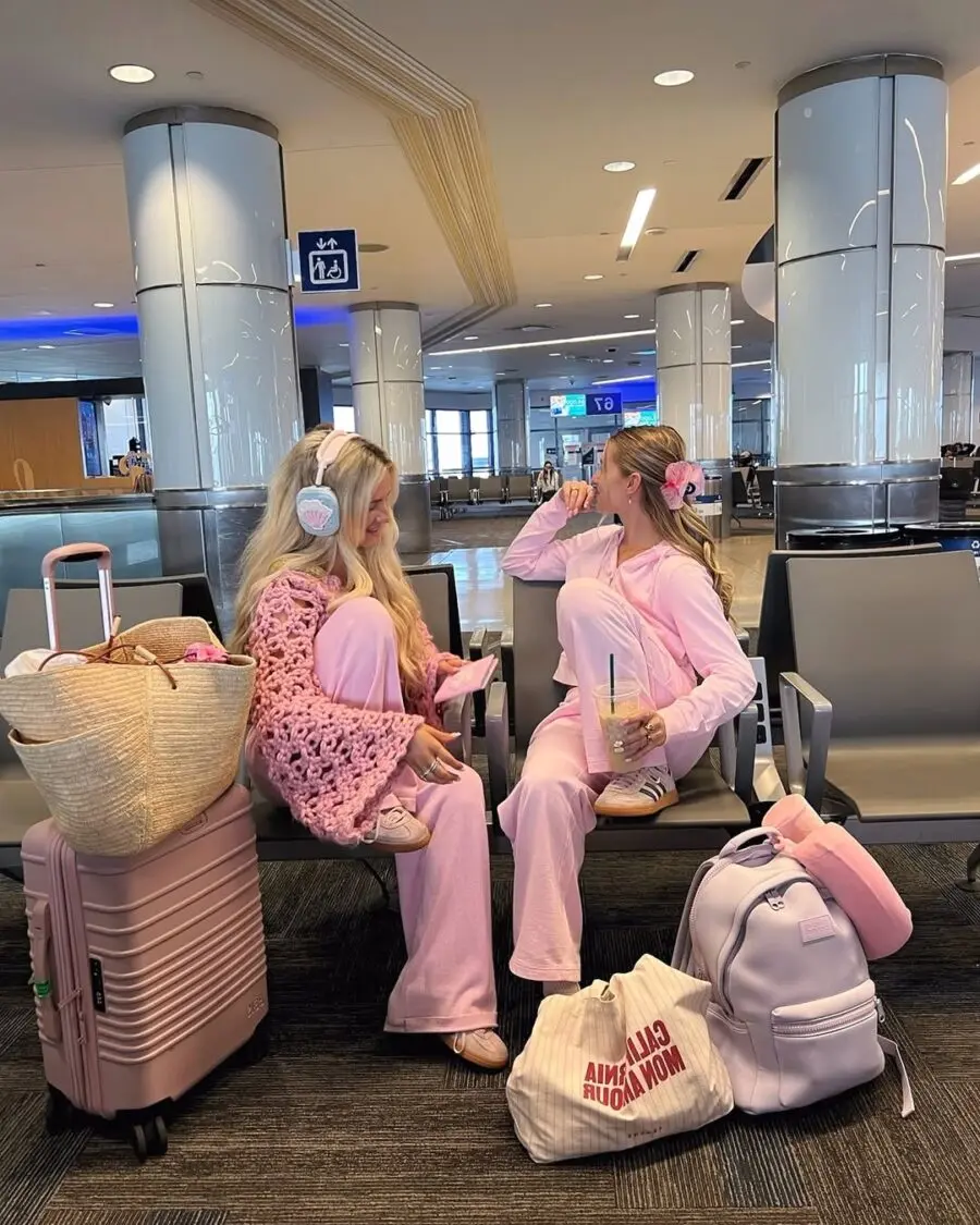 Chic and Cozy Airport Hairstyles for Travelers