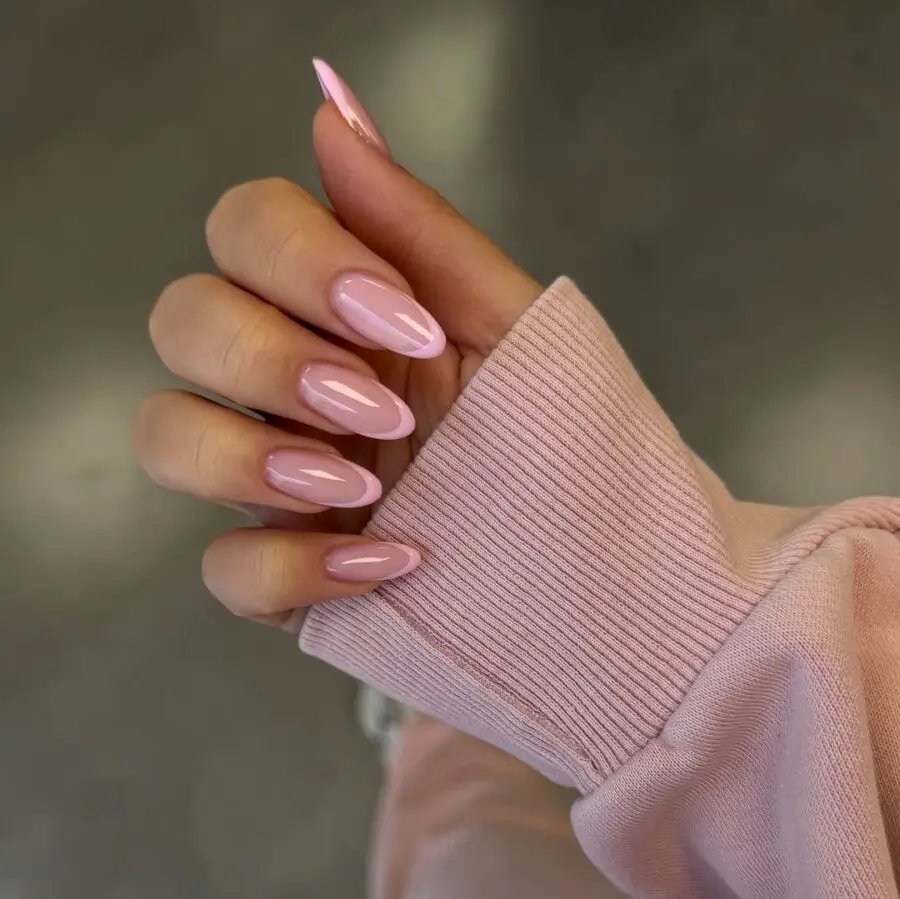 Stylish pink French tip nails in chic design