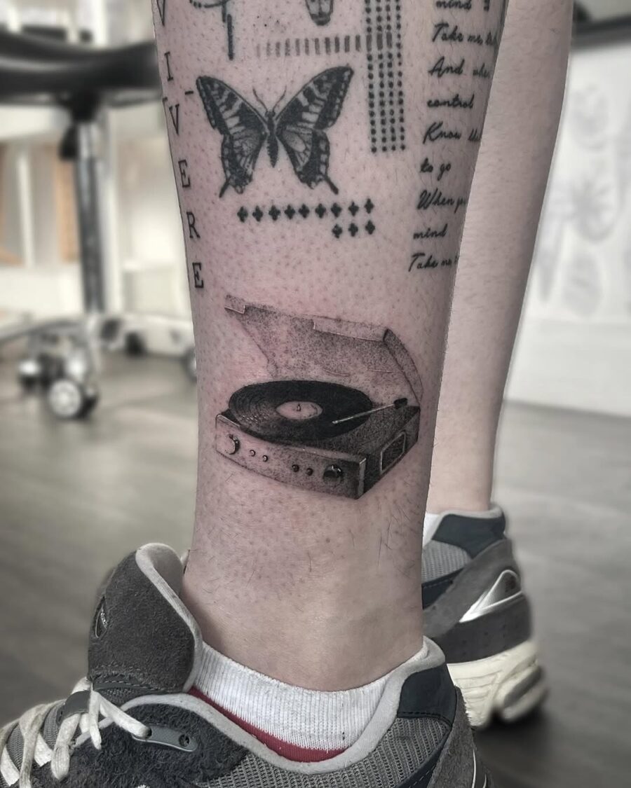 Stylish record player tattoo on leg