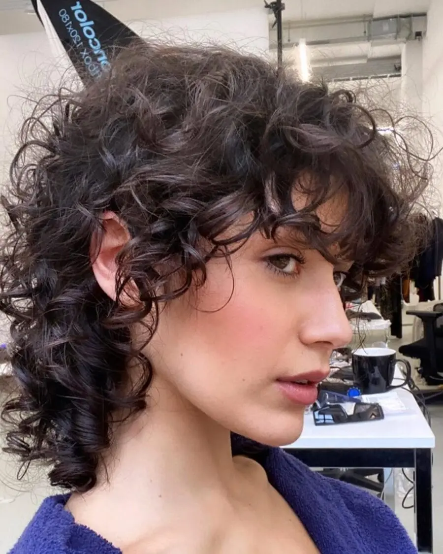 Effortless curls with a stylish shag finish