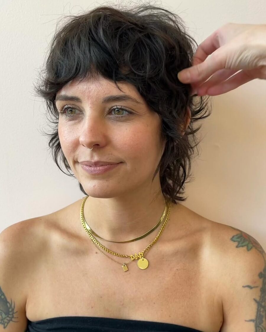 Chic and effortless curly shag hairstyle