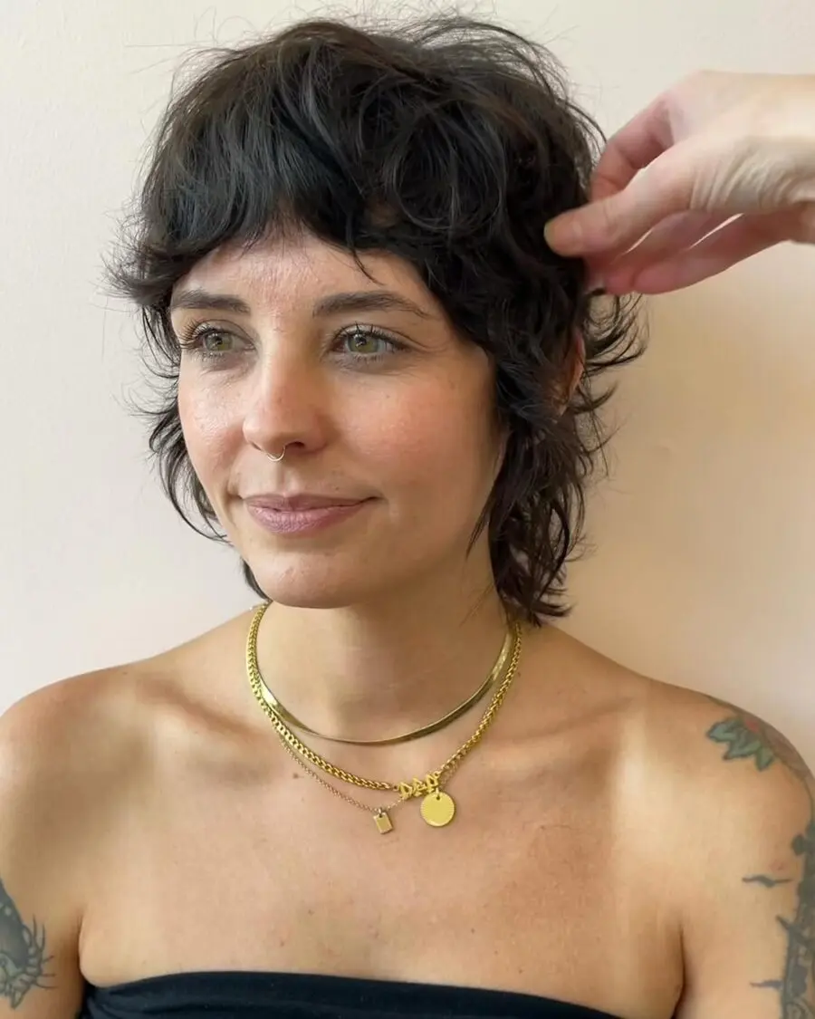 Chic and effortless curly shag hairstyle