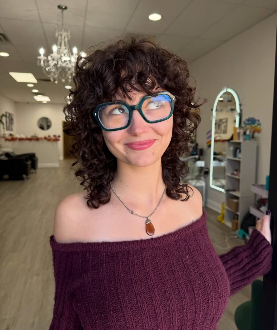 Effortless curls with a stylish twist