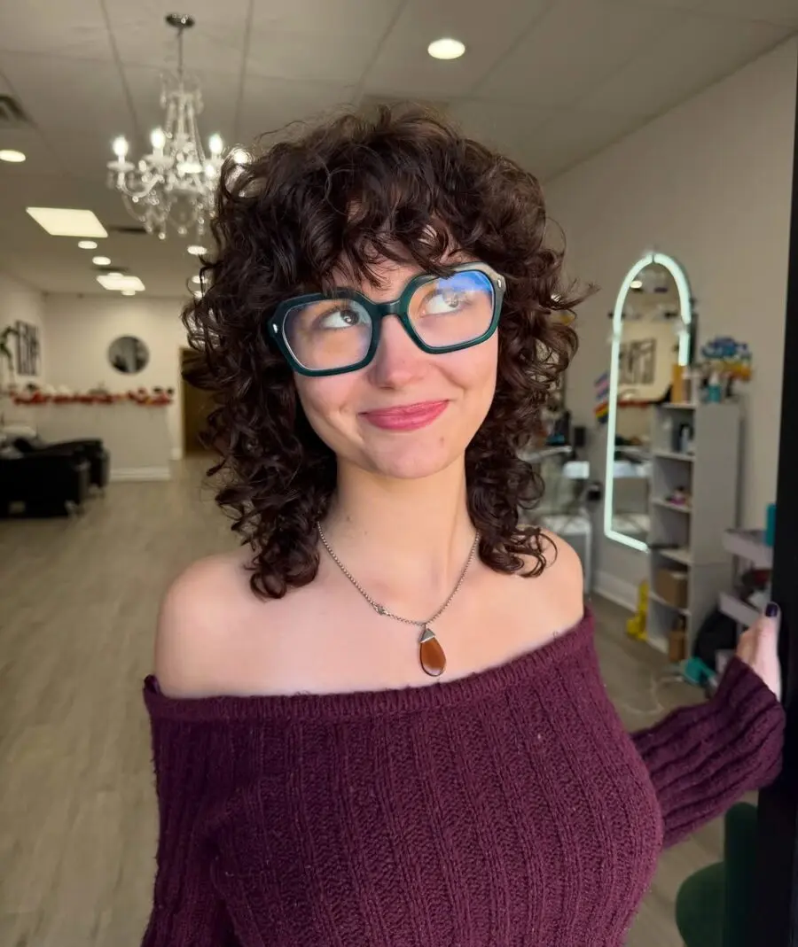 Effortless curls with a stylish twist