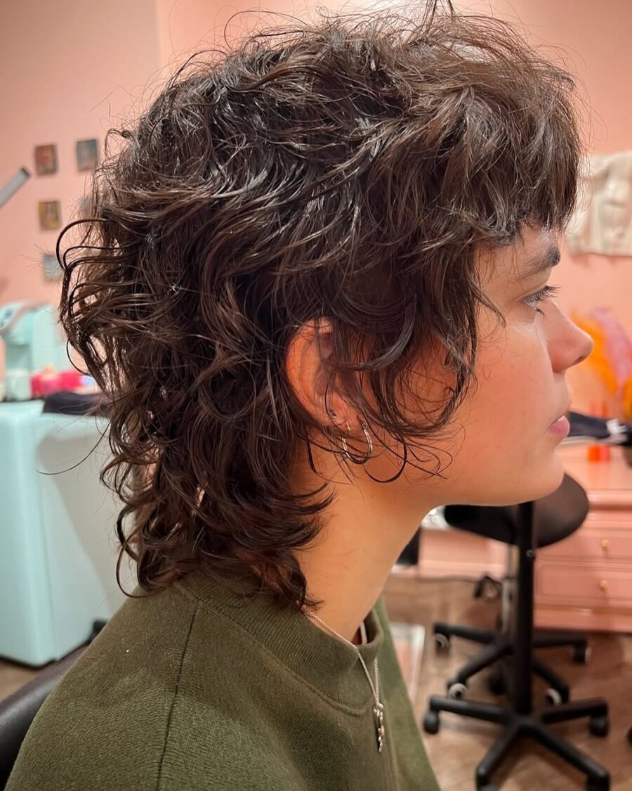 Modern Short Curly Shag with a Chic Vibe