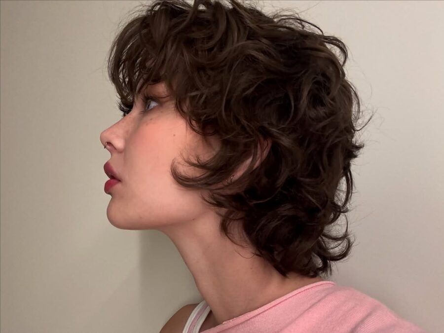 Chic profile of a textured curly shag