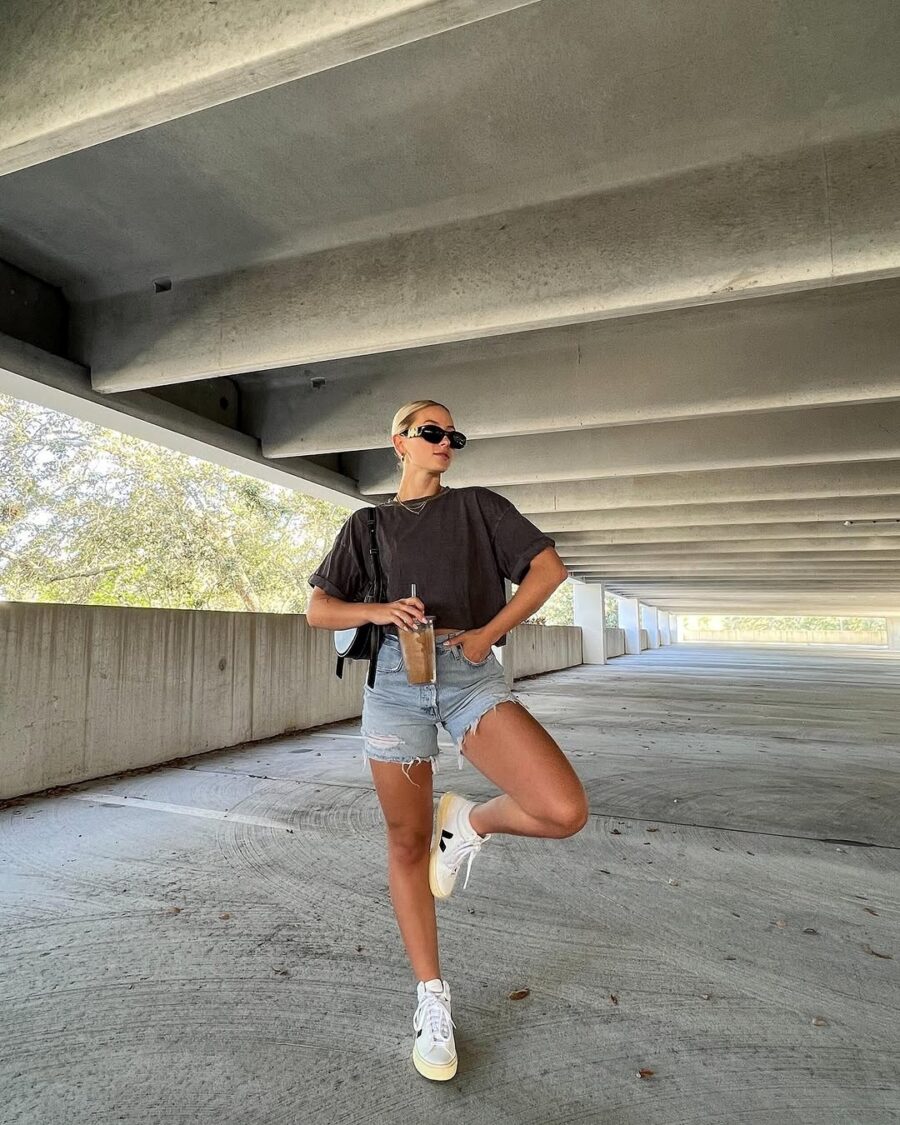 Casual chic summer shorts outfit inspiration