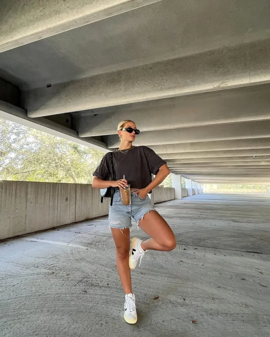 Casual chic summer shorts outfit inspiration
