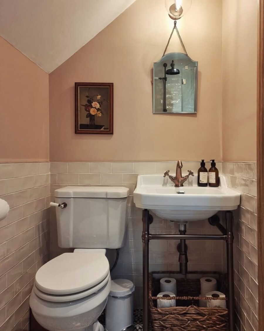 Charming vintage small bathroom decor inspiration