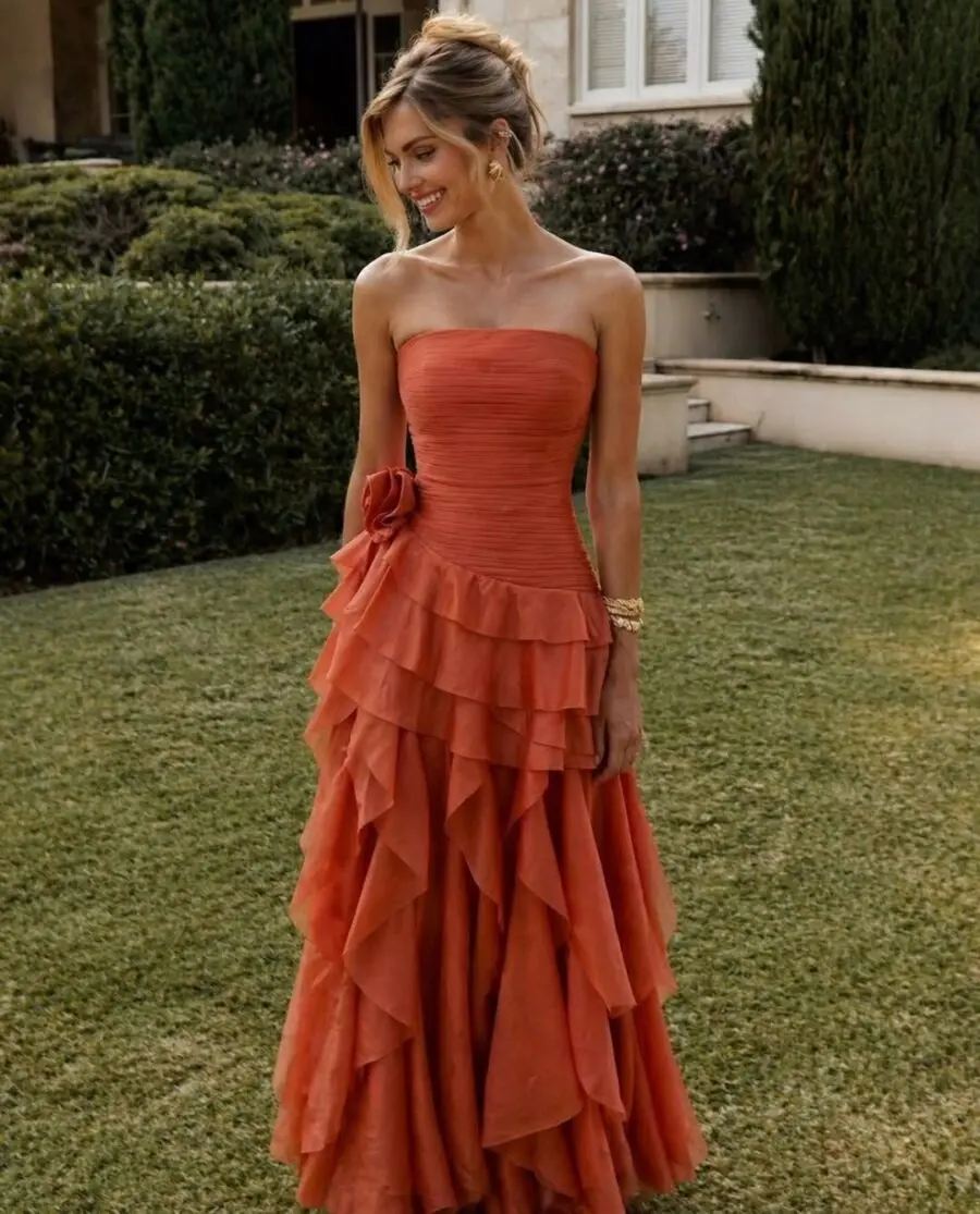 Chic Strapless Ruffled Dress for Summer Weddings
