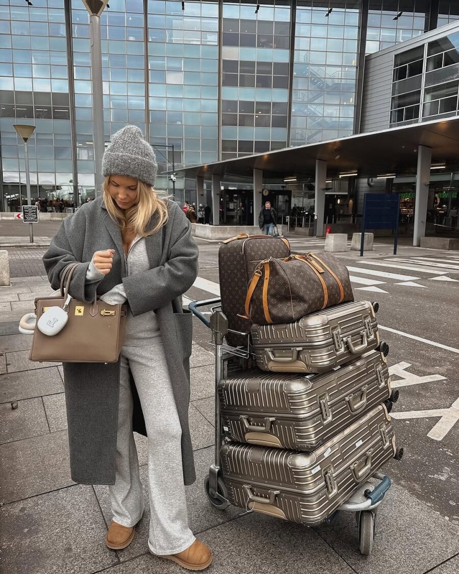 Effortless chic airport hairstyle inspirations