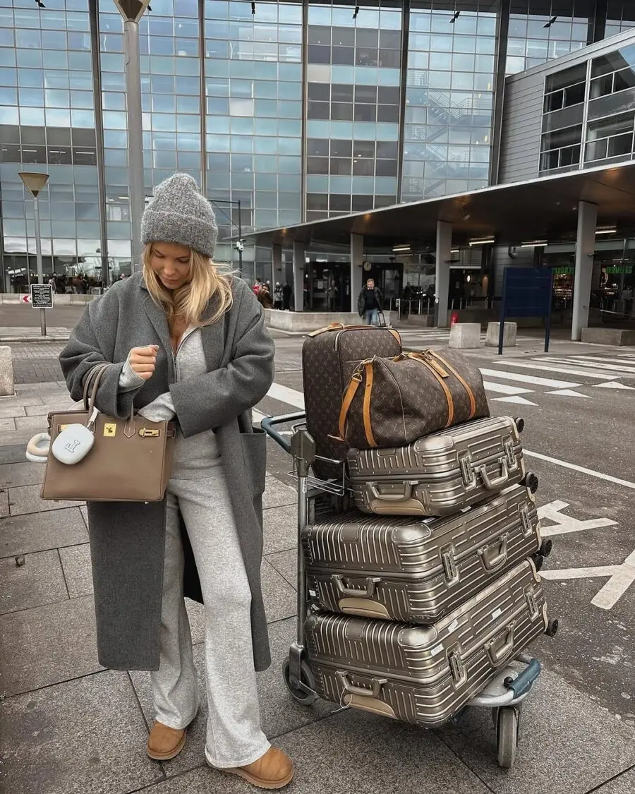Effortless chic airport hairstyle inspirations