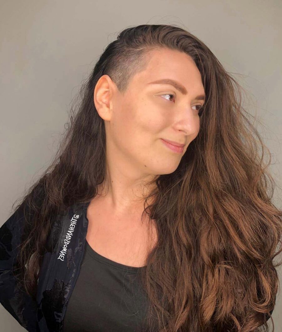 Chic long wavy hair with an undercut