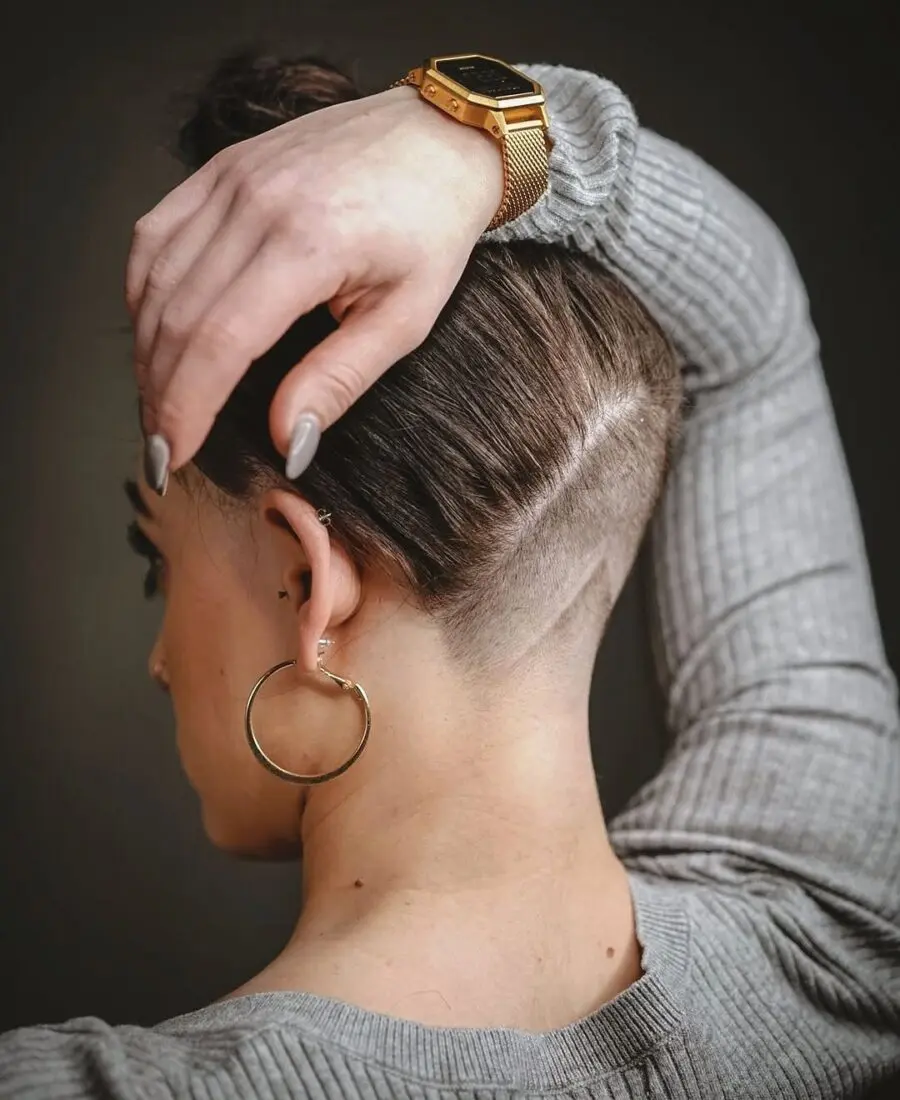 Chic undercut with stylish side details