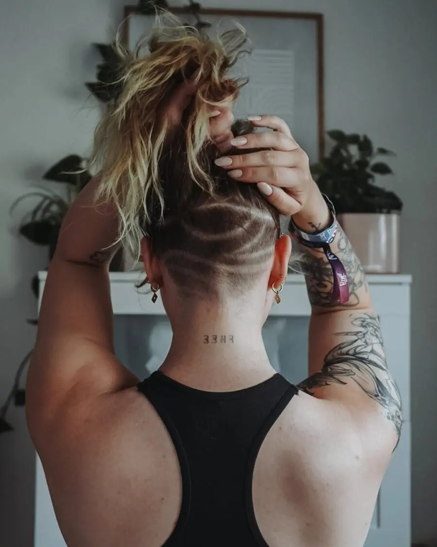Trendy Women’s Undercut with Unique Stripes