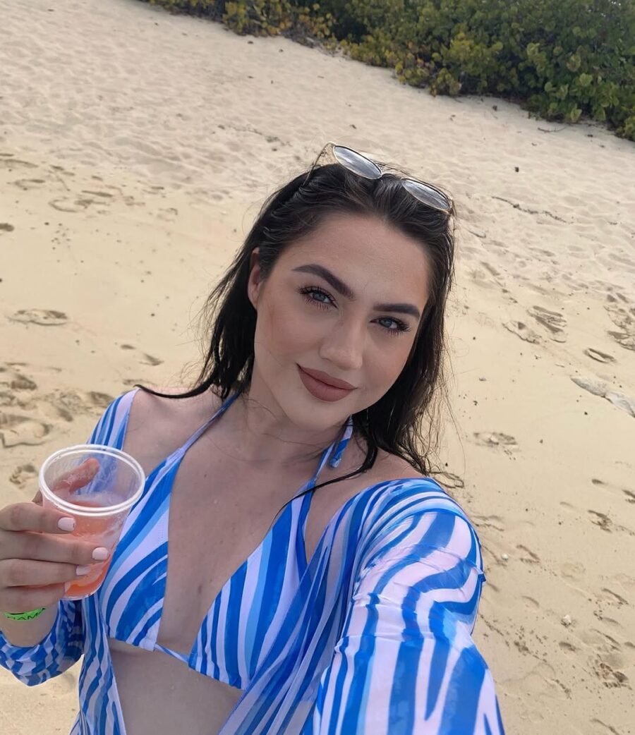 Effortless beach look with subtle glam touch