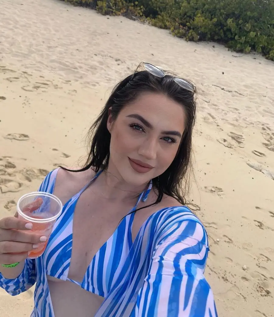 Effortless beach look with subtle glam touch