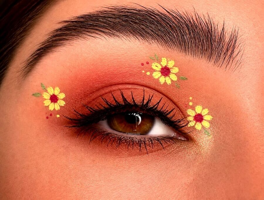 Bright floral eye makeup for summer vibes