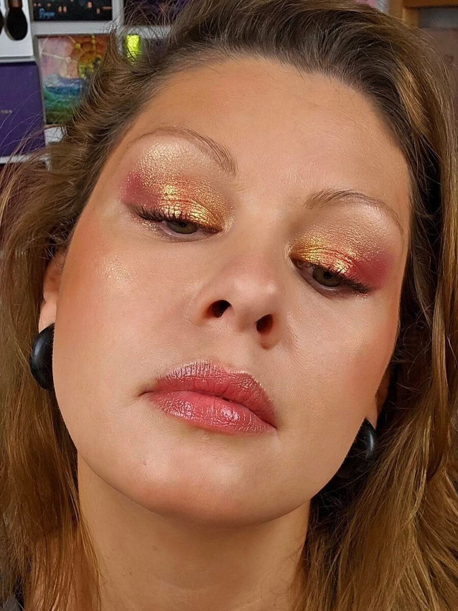Glamorous sunset shimmer for vacation vibes