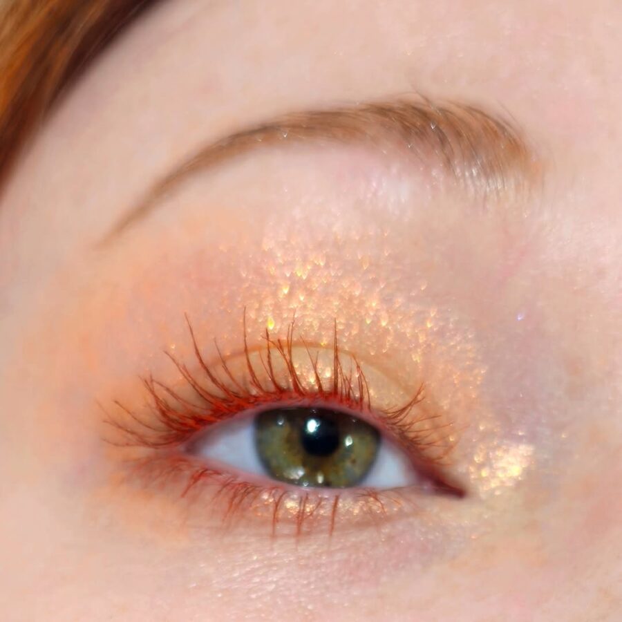 Golden shimmer eye makeup for vacation vibes