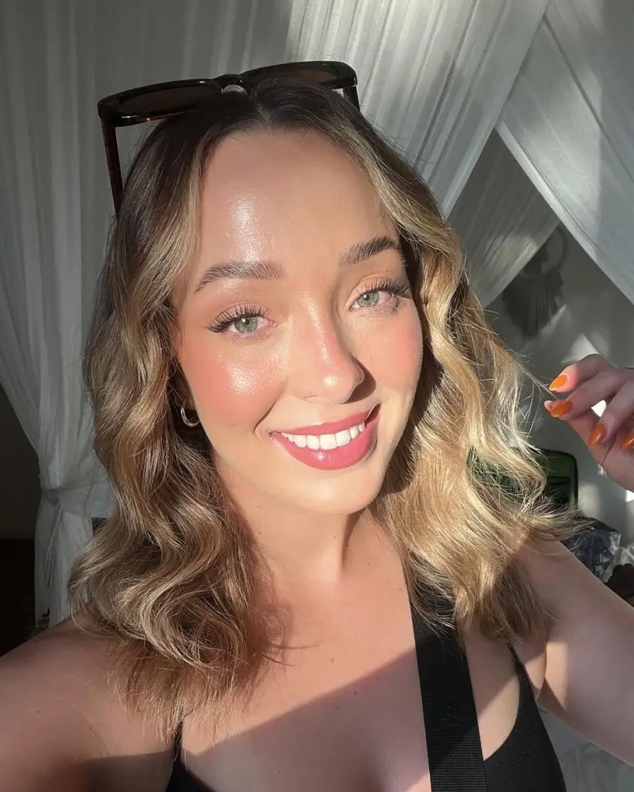 Radiant sun-kissed glow for vacation vibes