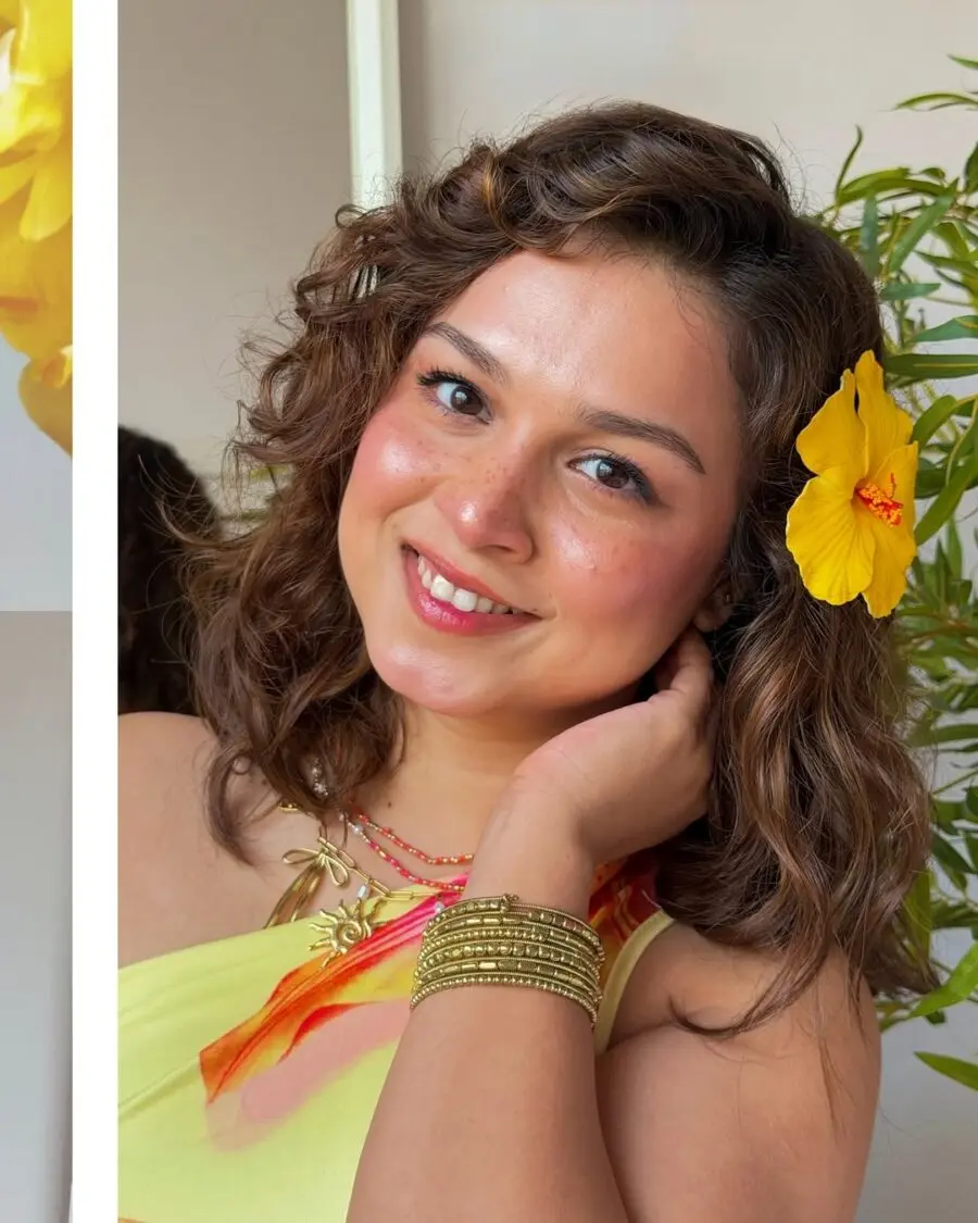Radiant summer look with floral accents