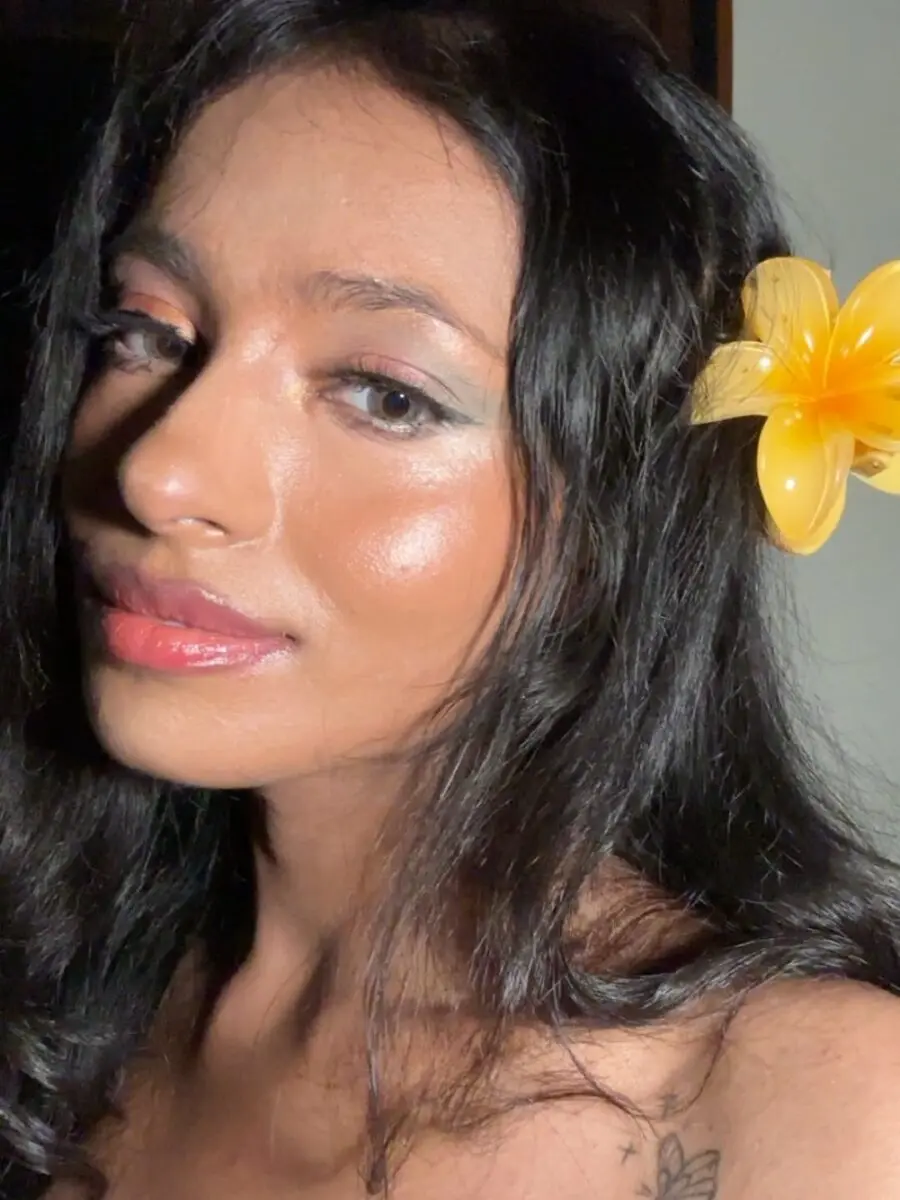Radiant vacation glow with floral accent