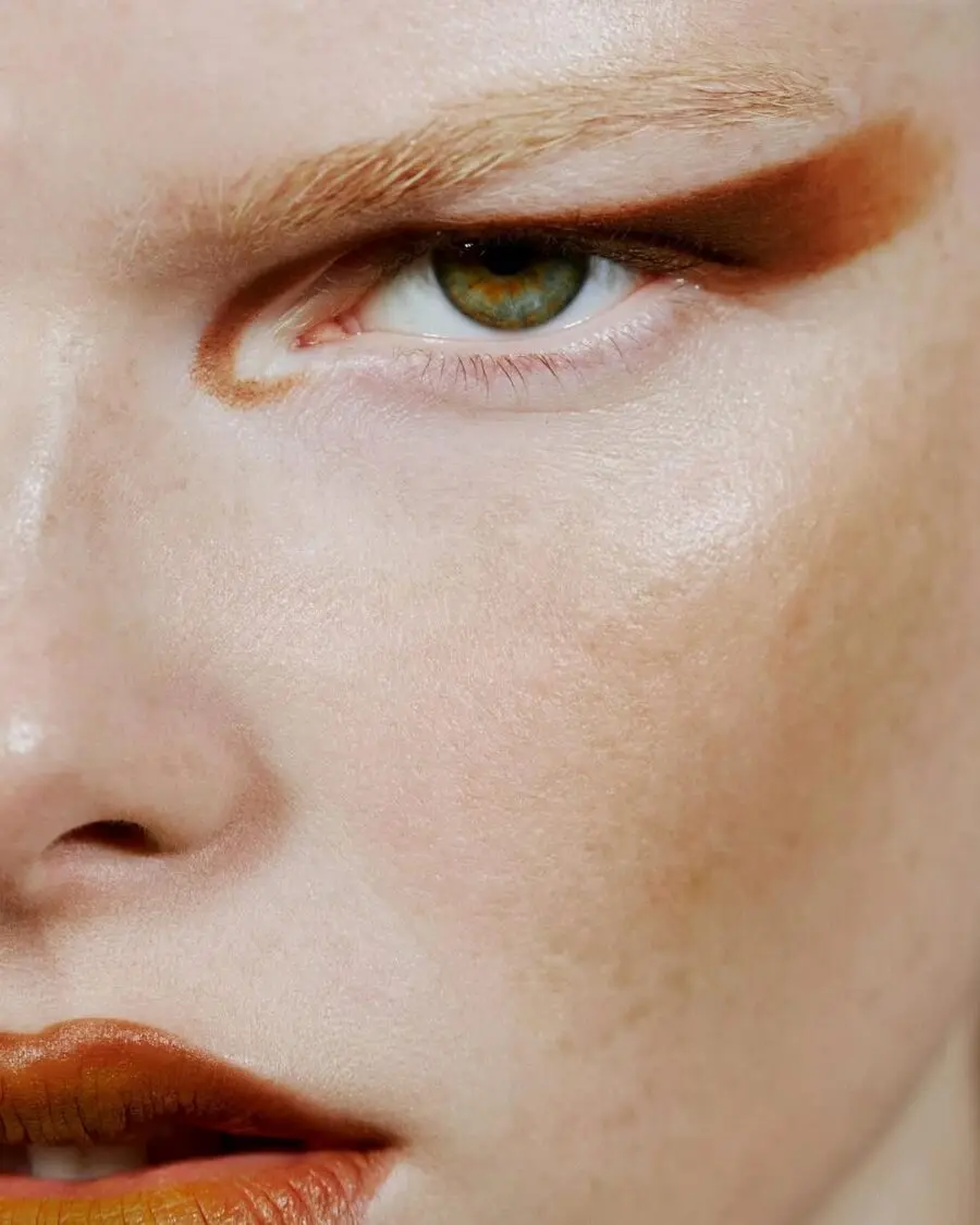 Bold and radiant summer eye makeup look