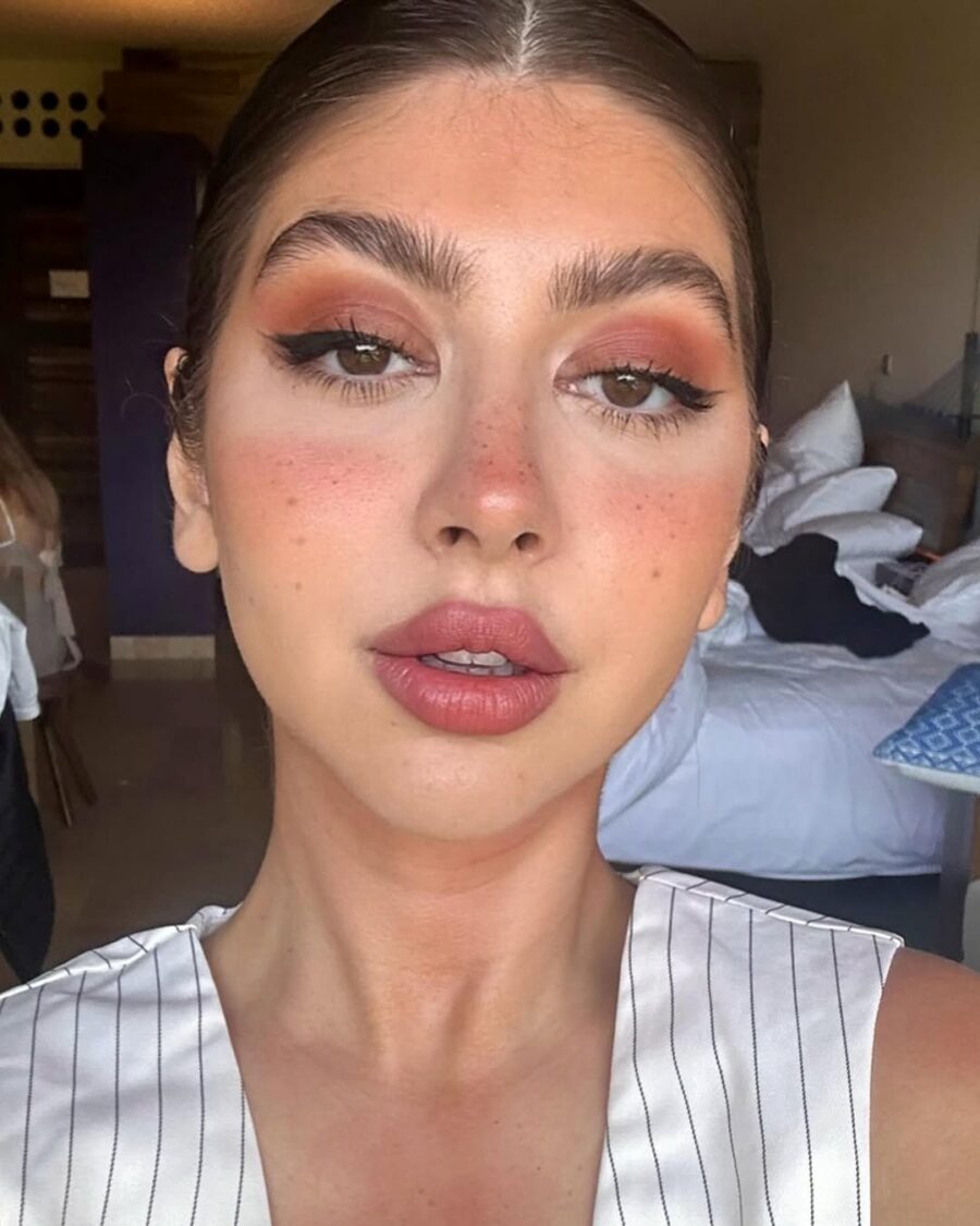 Sunkissed glam for your vacation look