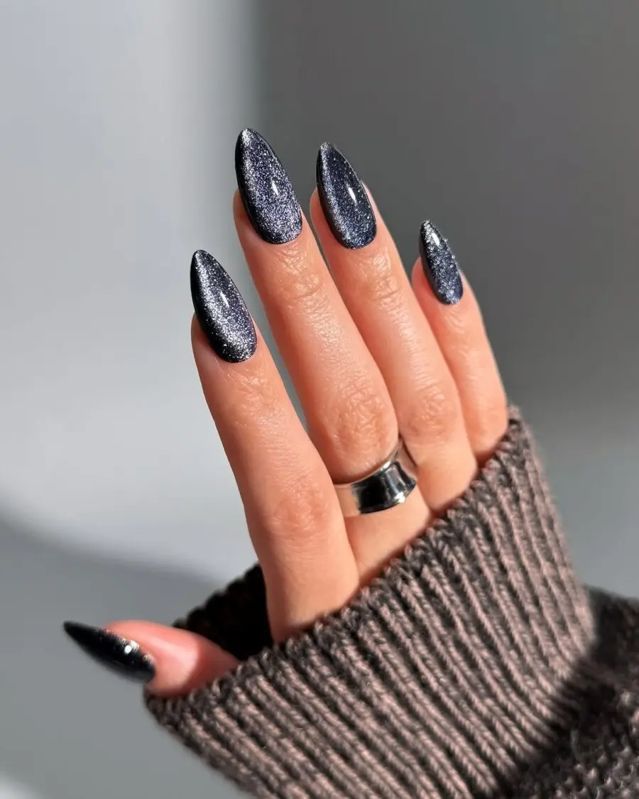 Alluring velvet nails with shimmering finish