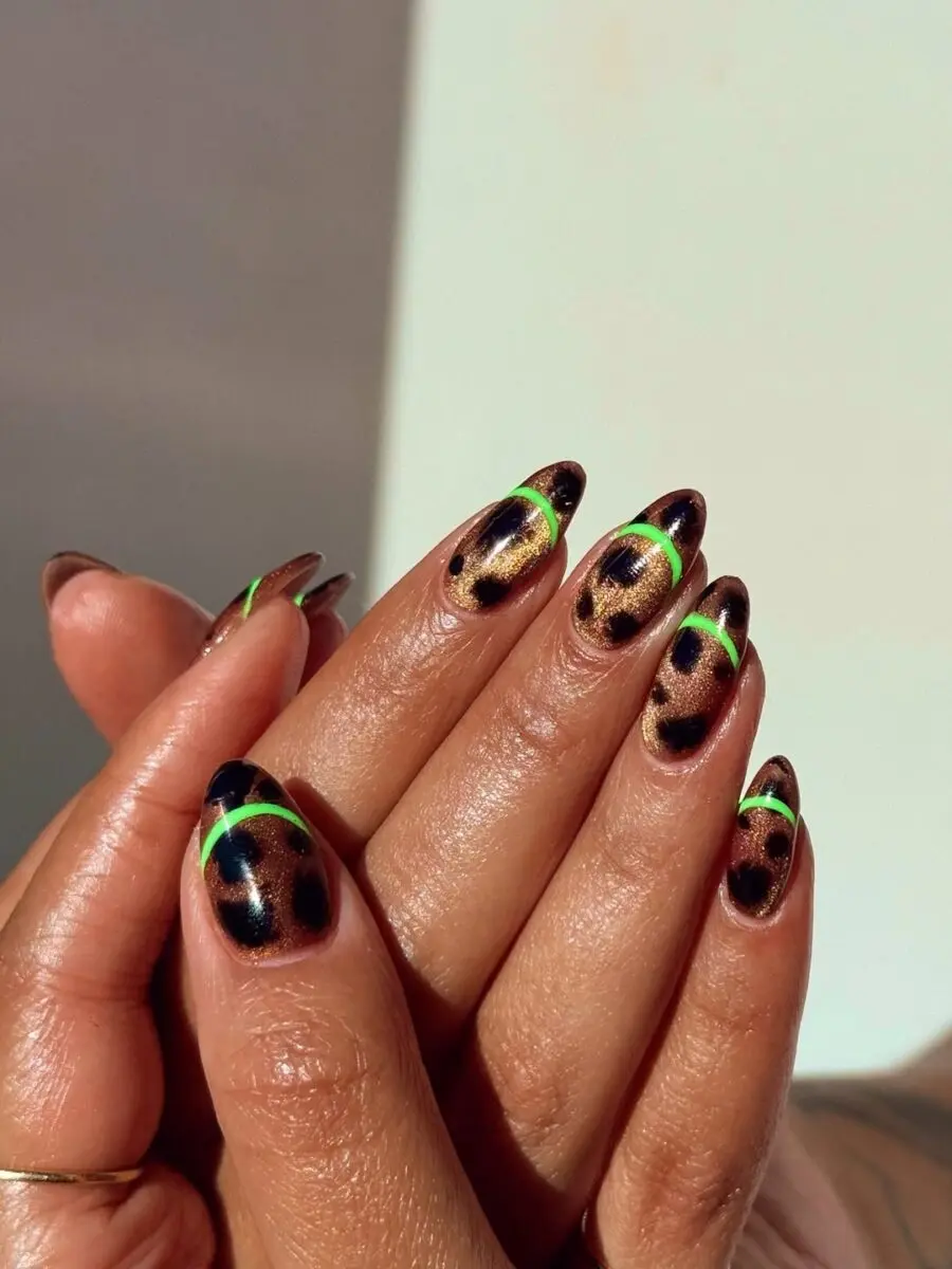 Stylish velvet nails with bold leopard print